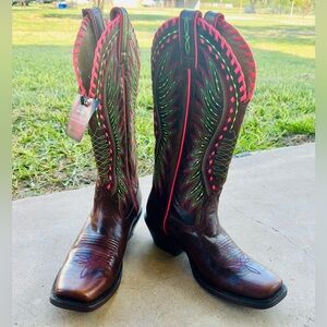 BEAUTIFUL BRAND NEW NEVER WORN ARIAT WOMAN’S BOOTS Size 7
